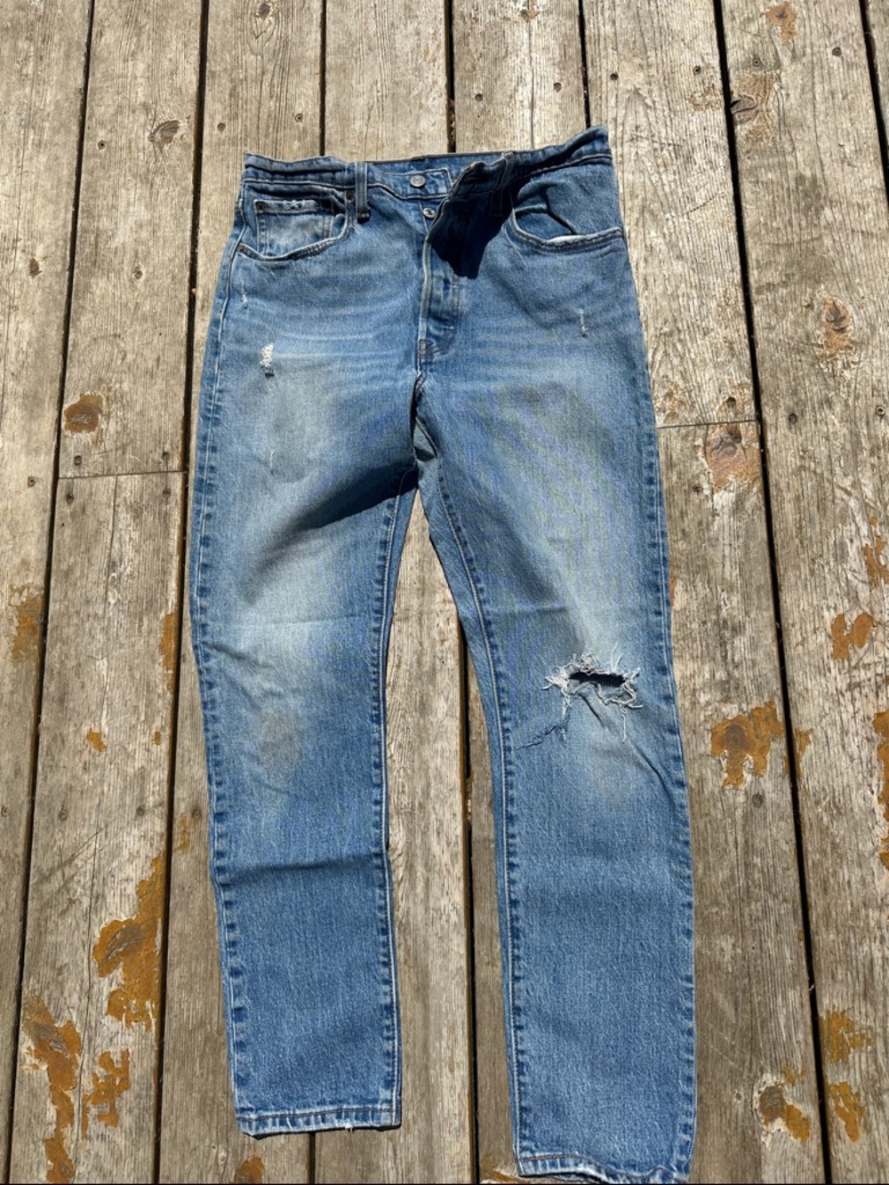 Straight leg distressed Levi’s
